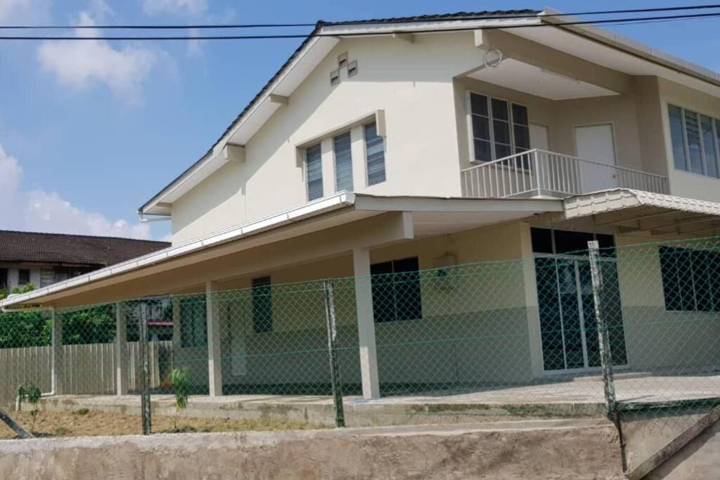 J & I Homestay Sibu Eksteriør bilde